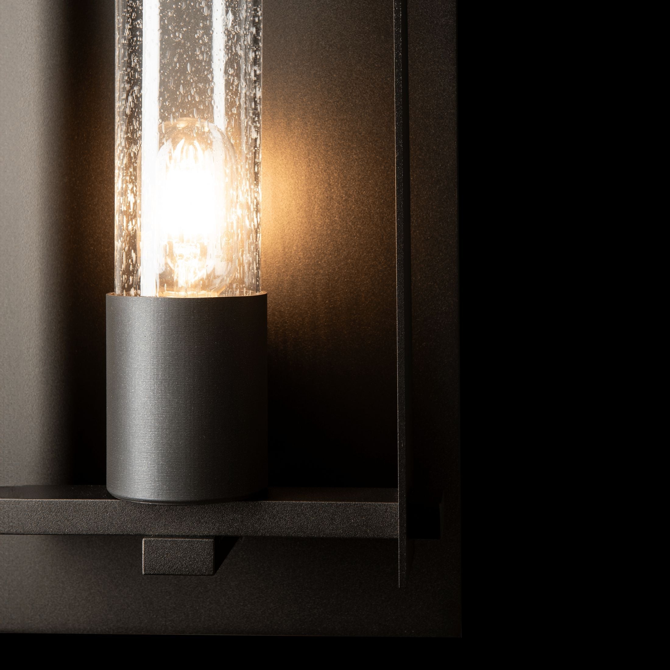 Triomphe Medium Outdoor Sconce by Hubbardton Forge – Classic Design with Weather-Resistant Finish Options