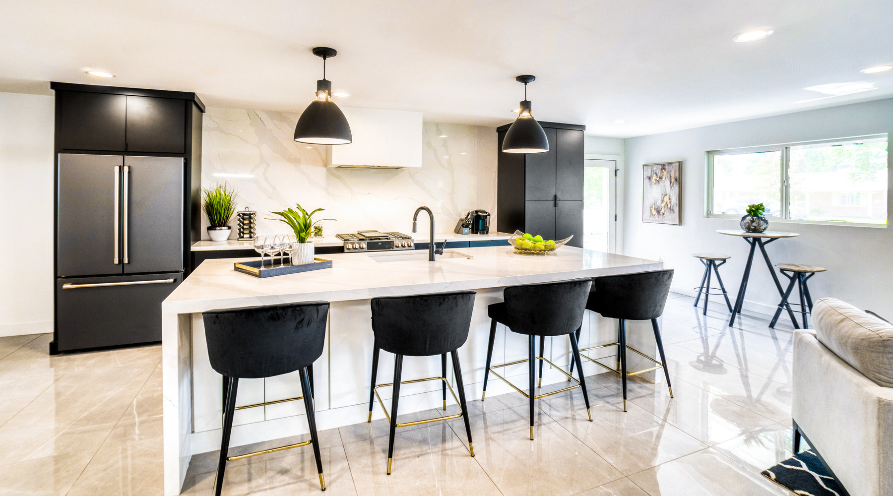 Modern Kitchen Lighting with Pendants and Recessed Lights
